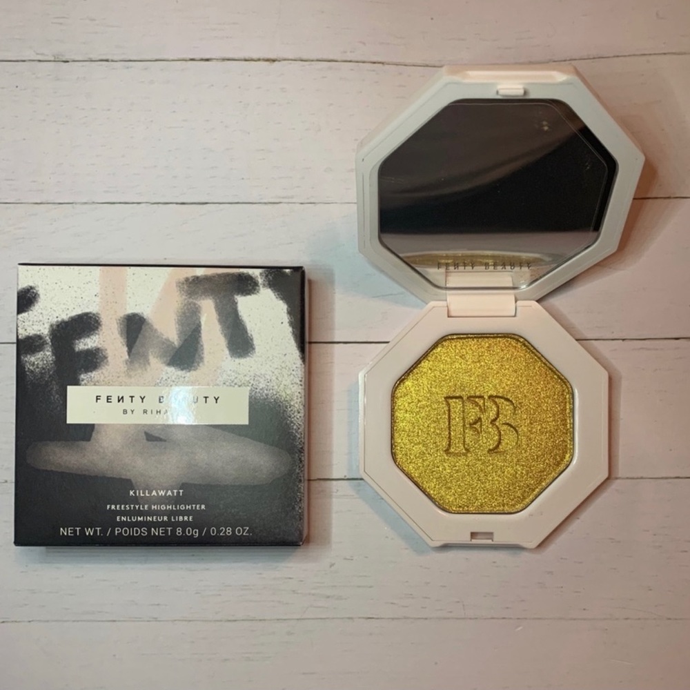 ✅Fenty Beauty Highlighter.
